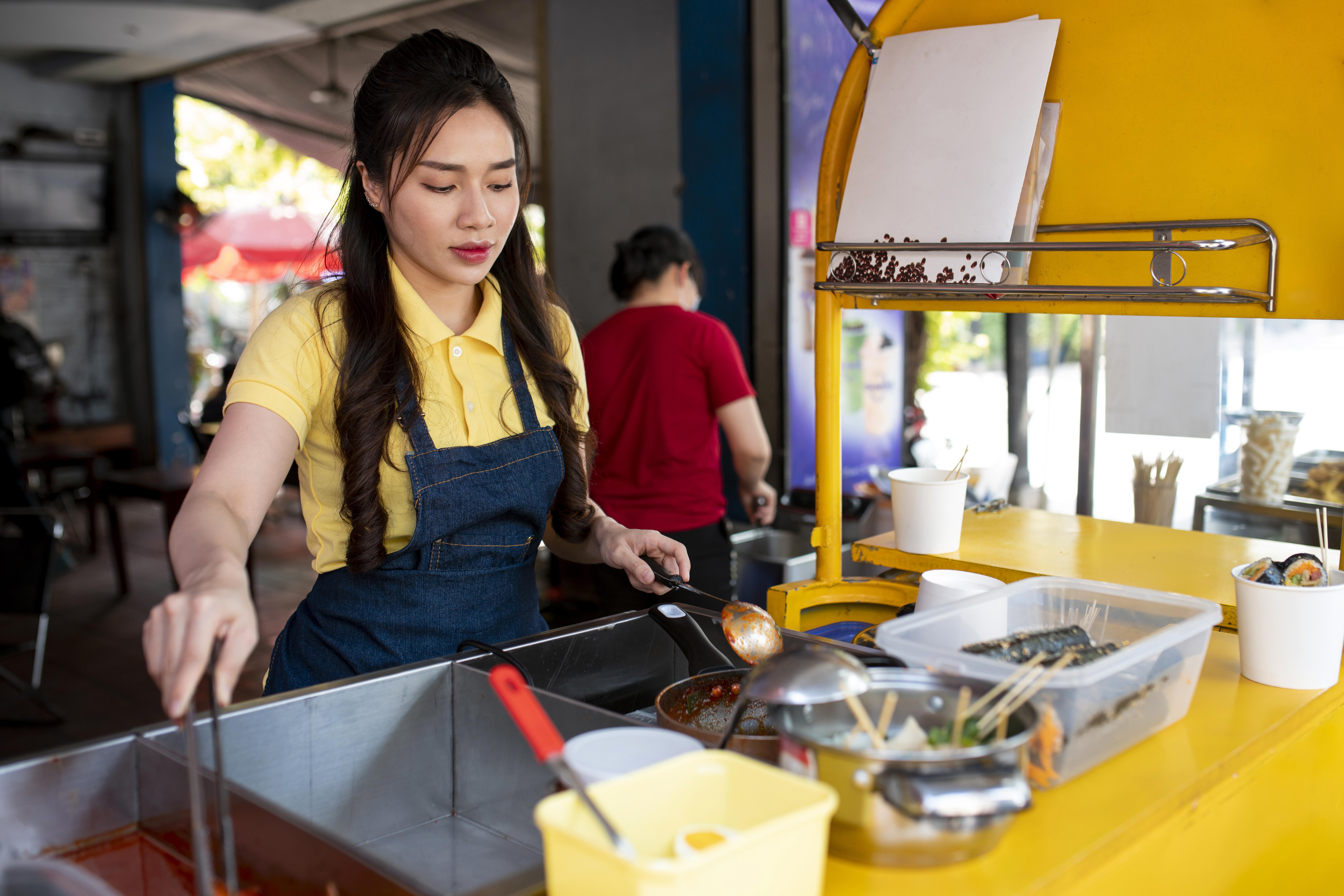 Bisnis Makanan Rumahan: Dari Cemilan hingga Katering Sehat