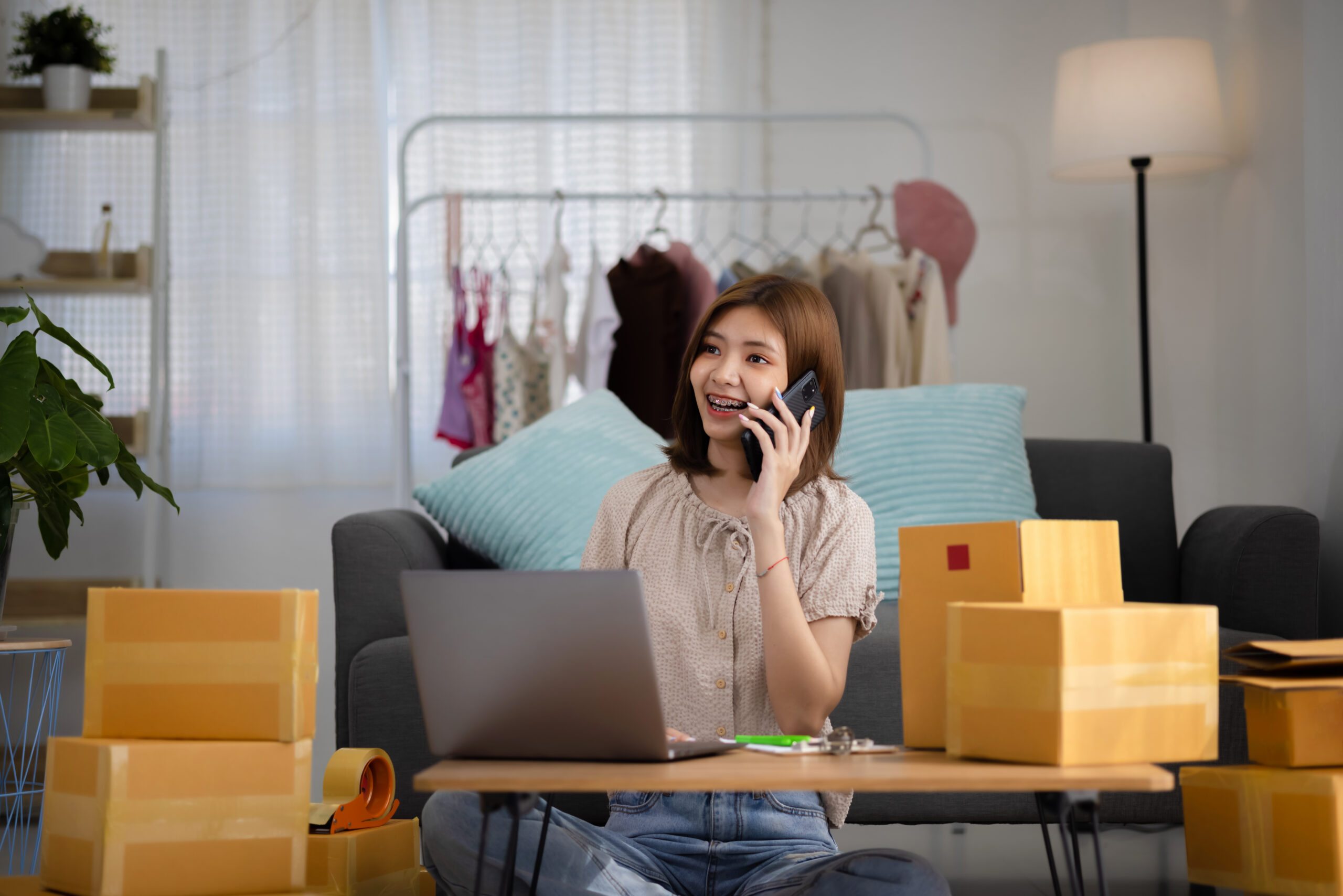 Bisnis Dropshipping: Cara Kerja & Tips Jitu Agar Jualan Laris Manis